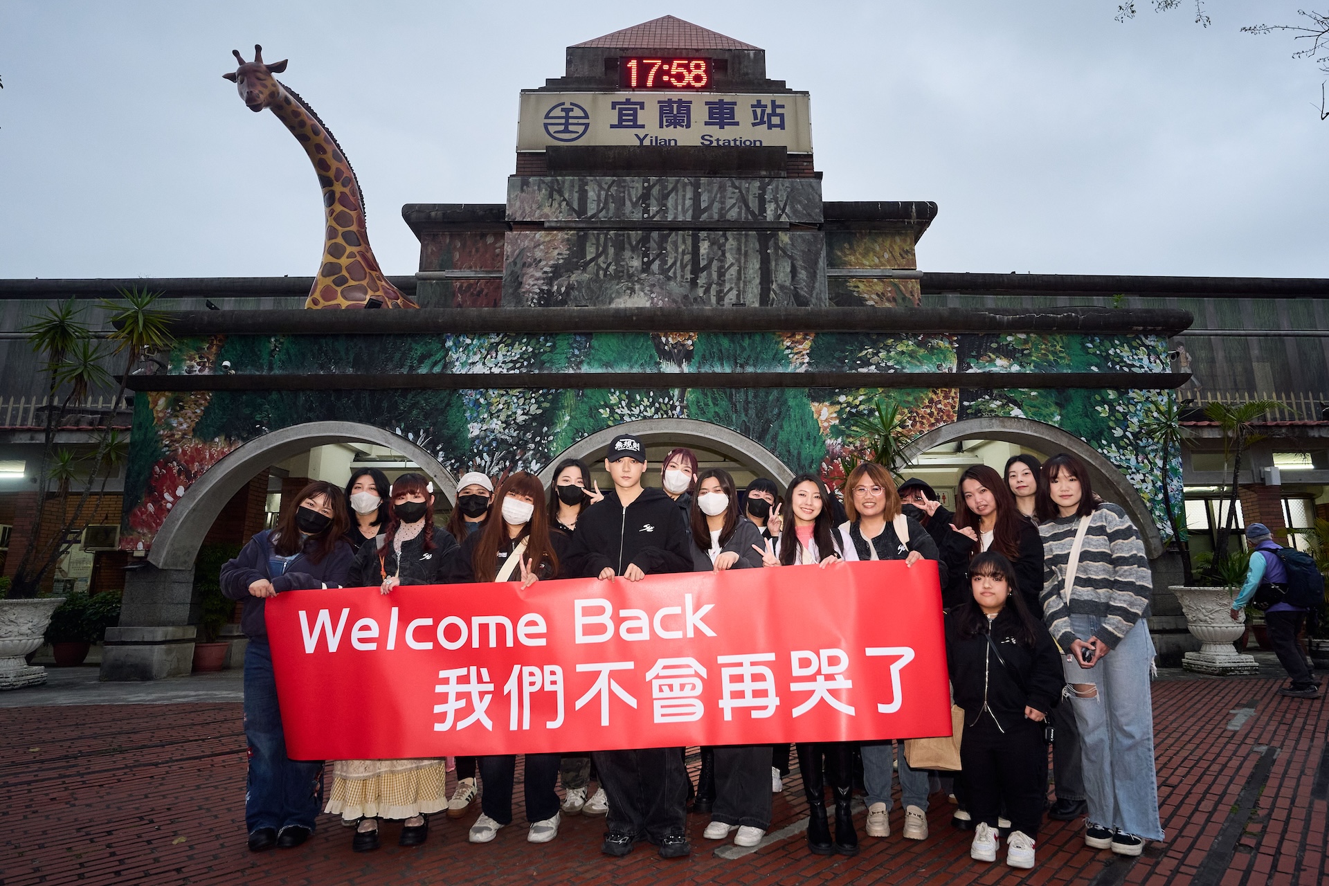 粉絲到車站迎接周祖安。（圖／索尼音樂提供）
