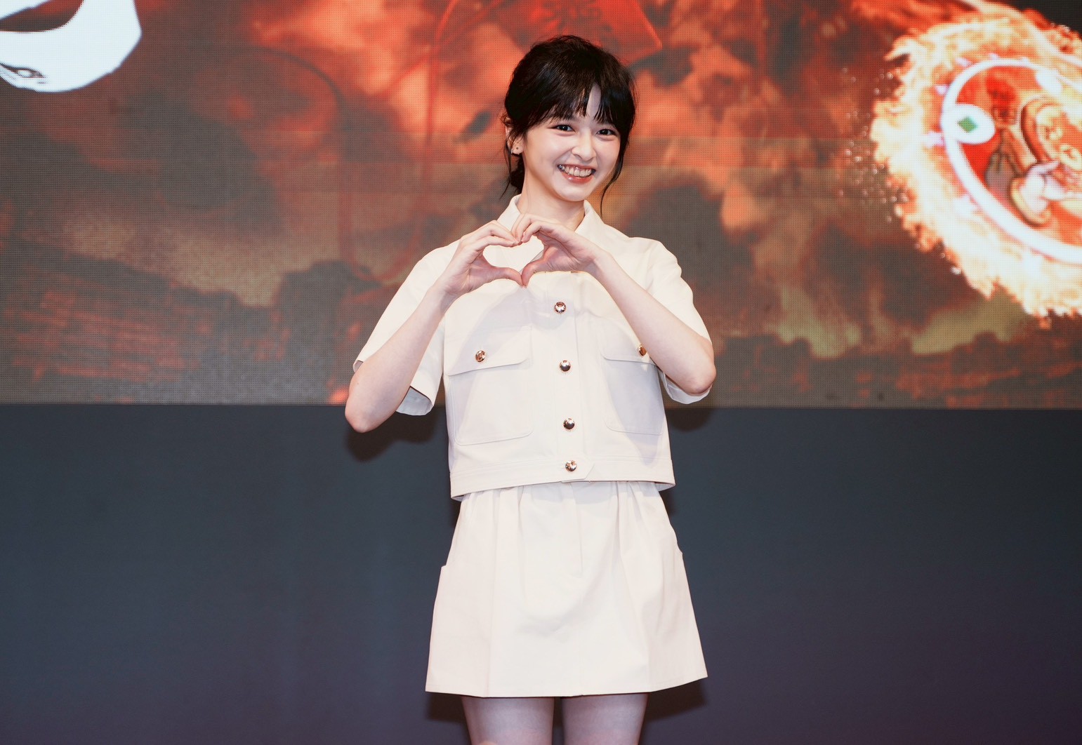 陳姸霏比愛心。（圖／記者陳明中攝）