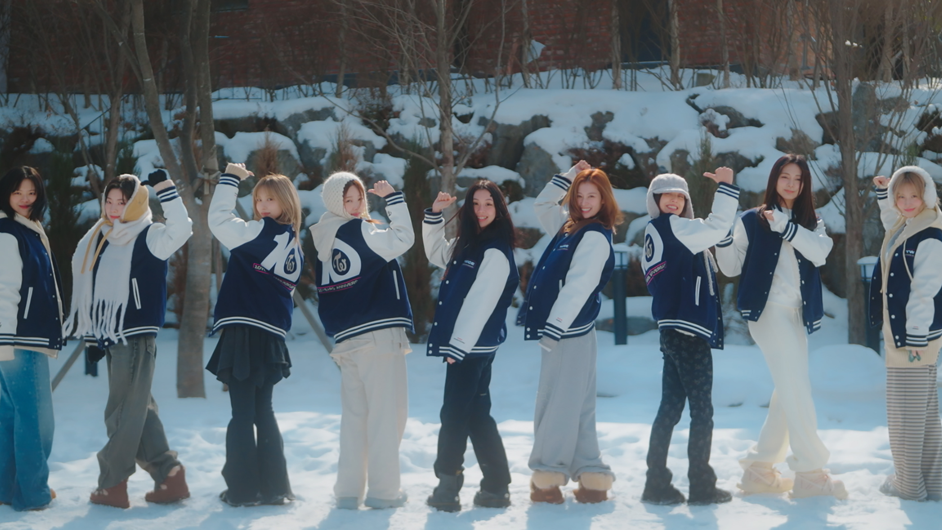 TWICE出道10週年電影,推出特別加長版《ONE IN A MILL10N +》。(圖/車庫提供)