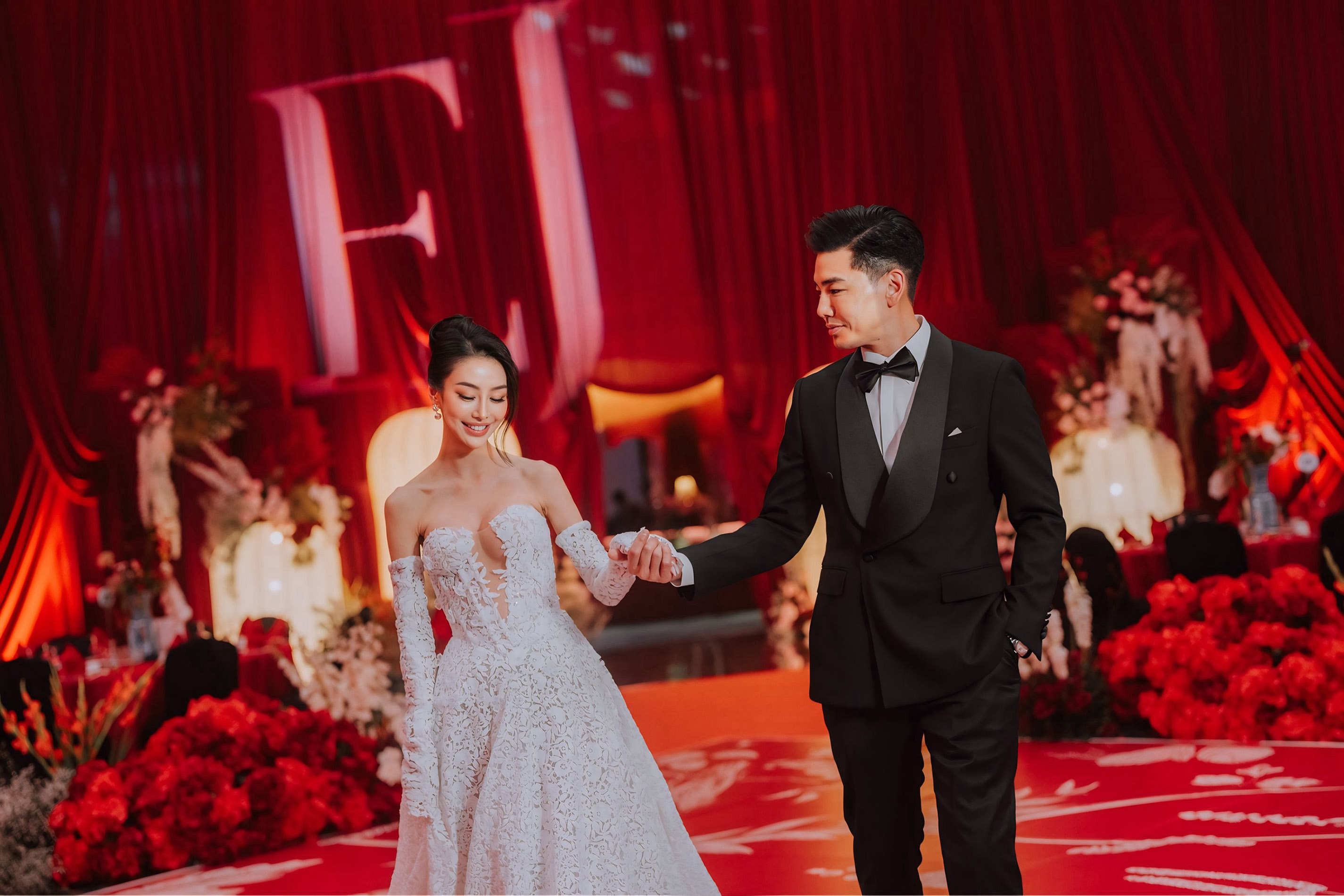 孔令奇一手包辦大馬盛大婚宴，更在迎親現場熱跳韓團舞曲、即興創作情歌對新娘陳銘君深情告白，感動淚灑排練現場。（圖／孔令奇提供）