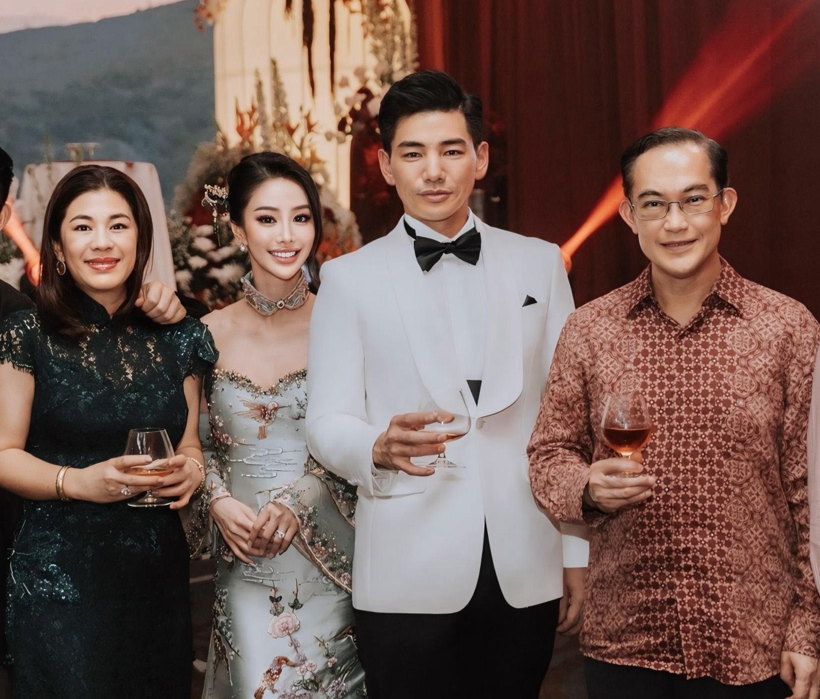 拿汀張秀美（左起）、陳銘君、孔令奇、IOI集團首席執行官拿督李耀祖（Dato Lee Yeow Chor）。（圖／孔令奇提供）