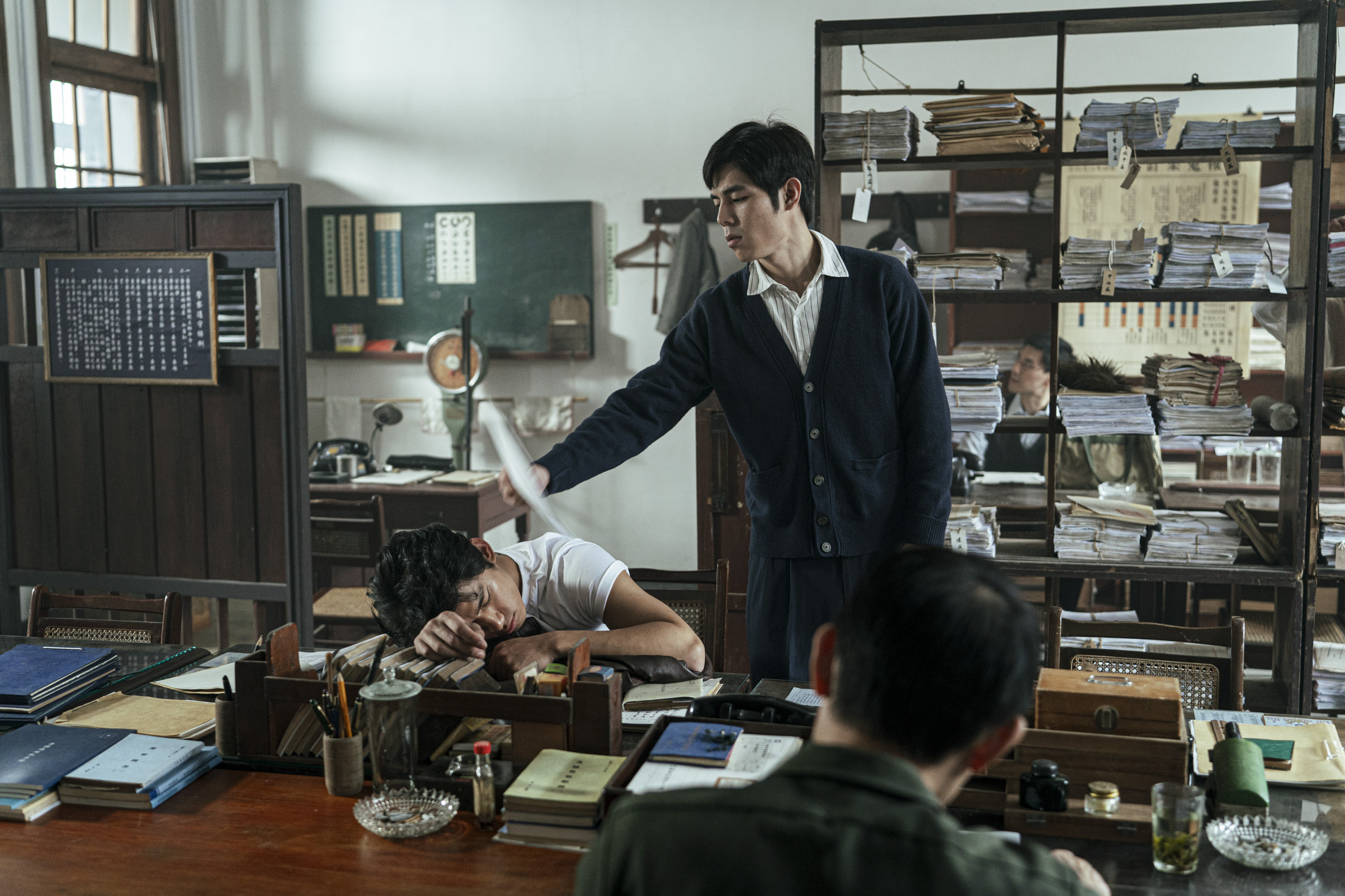 《搜查瑠公圳》 朱軒洋（左）、詹懷雲成為警察拍檔，詹懷雲表示戲外也培養出信賴感。（圖／Hami Video提供）