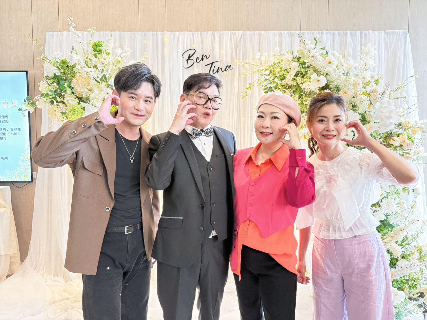 七郎(左二)嫁女兒,吳俊宏(左起)張秀卿、林姍現身祝福。(圖/豪記唱片提供)