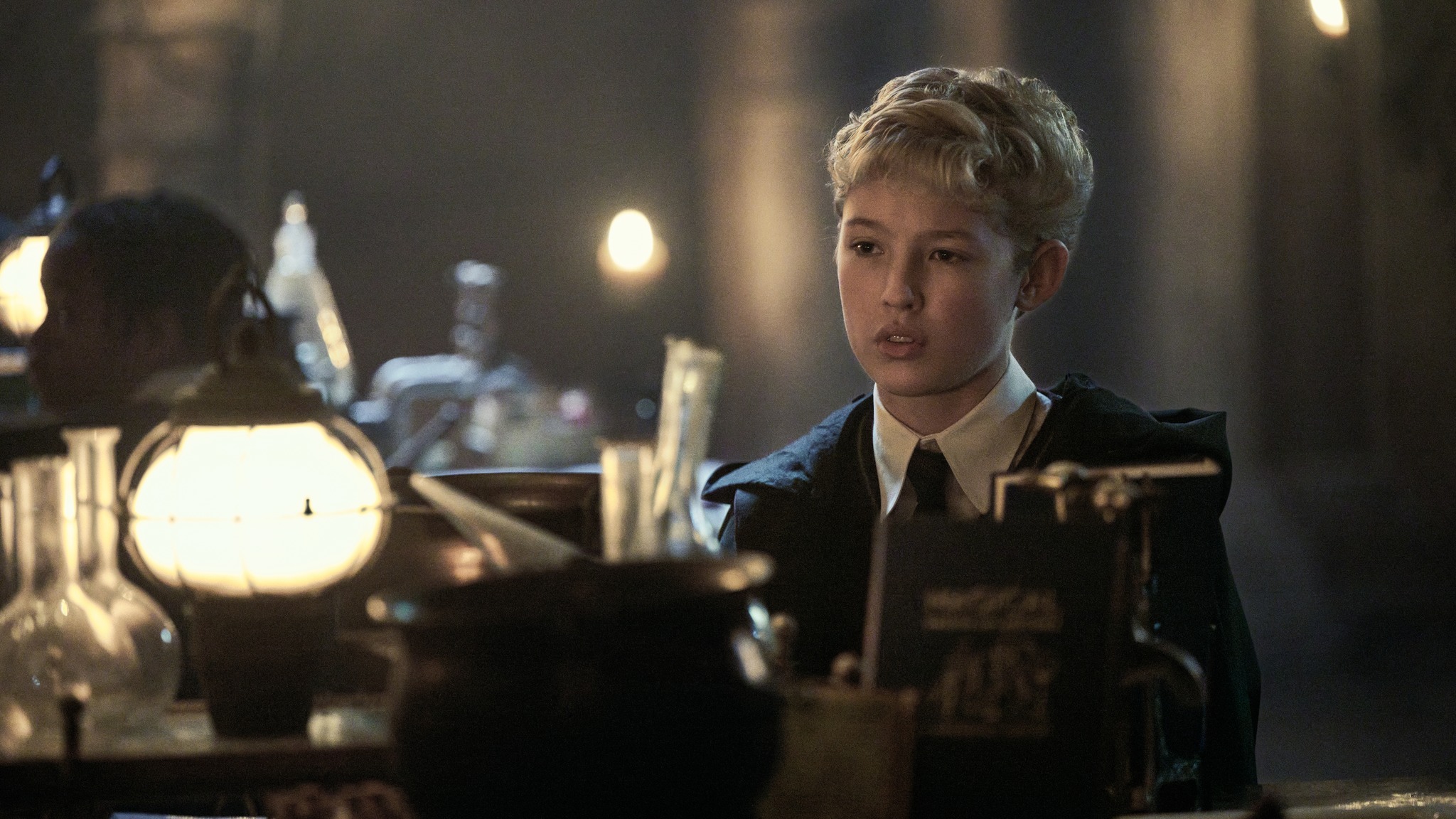 洛克斯普瑞特在《哈利波特》影集版中飾演馬份。（圖／HBO MAX提供）