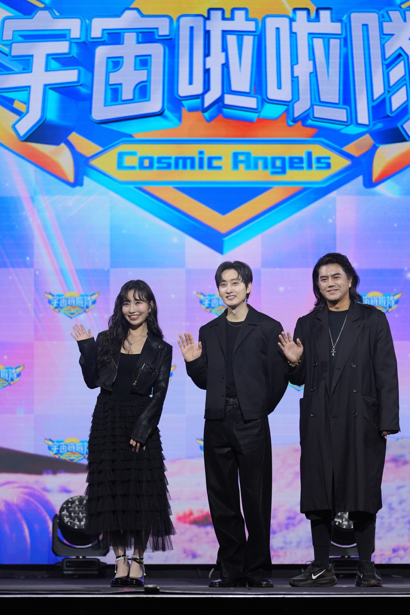 主持人銀赫、製作人B2與輔導員麻由三人分享節目錄製至今的甘苦談。(圖/記者陳明中攝)