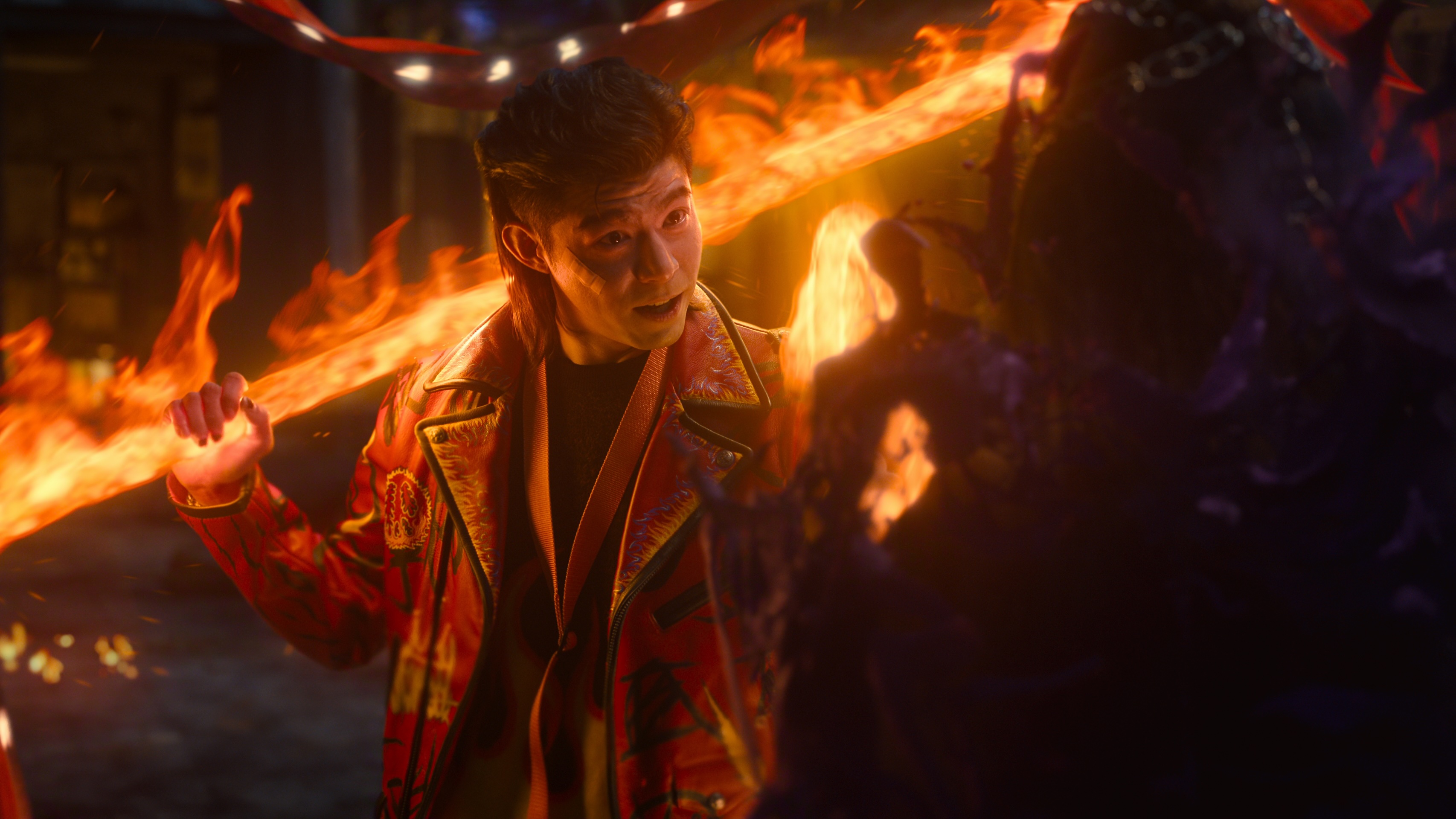 王柏傑在《乩身》中飾演三太子,造型相當時尚。(圖/Netflix提供)