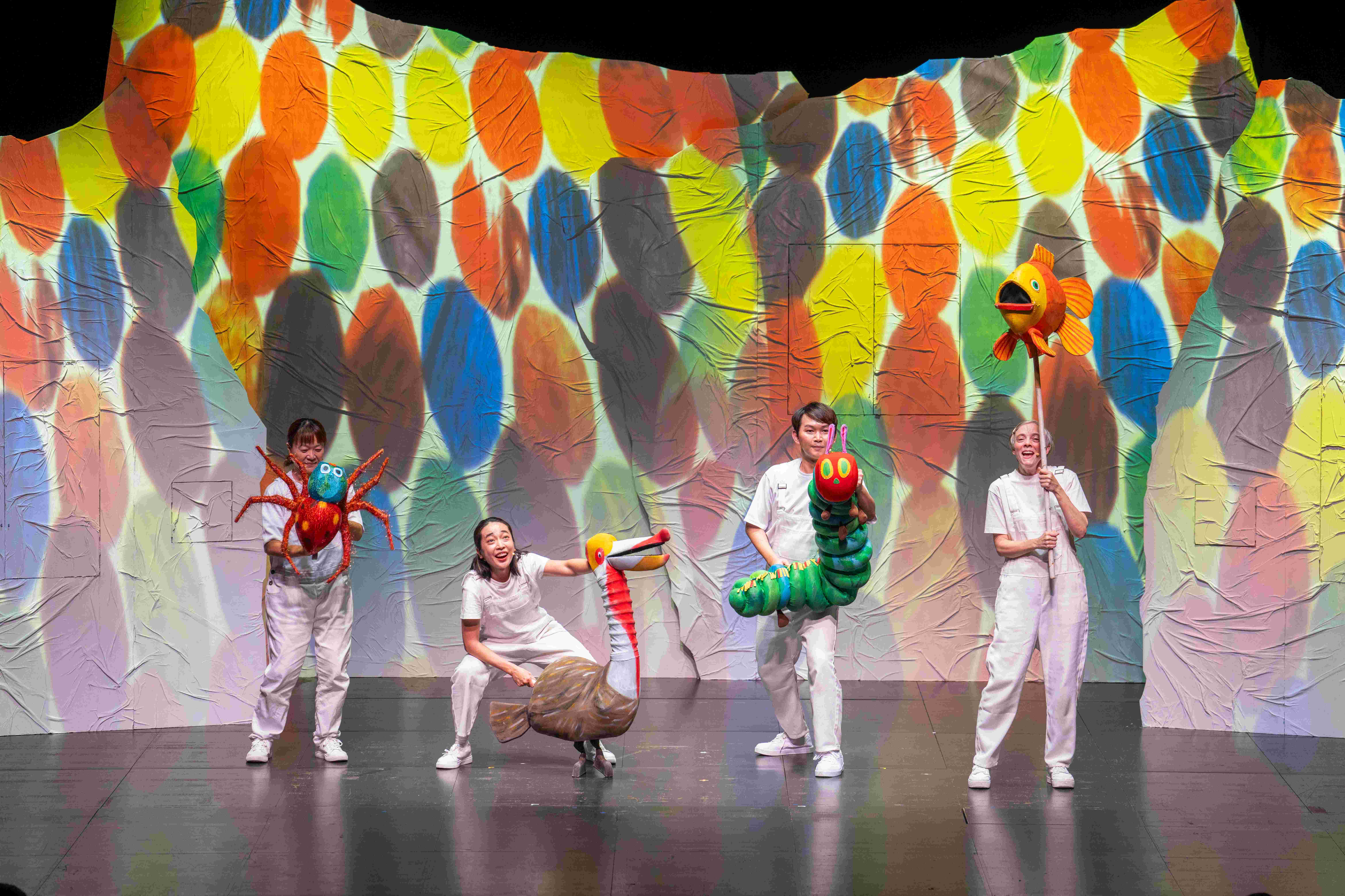《好餓的毛毛蟲秀》今年展開新北、台中、高雄巡迴演出。(圖/愛樂愛城、環心娛樂提供)
