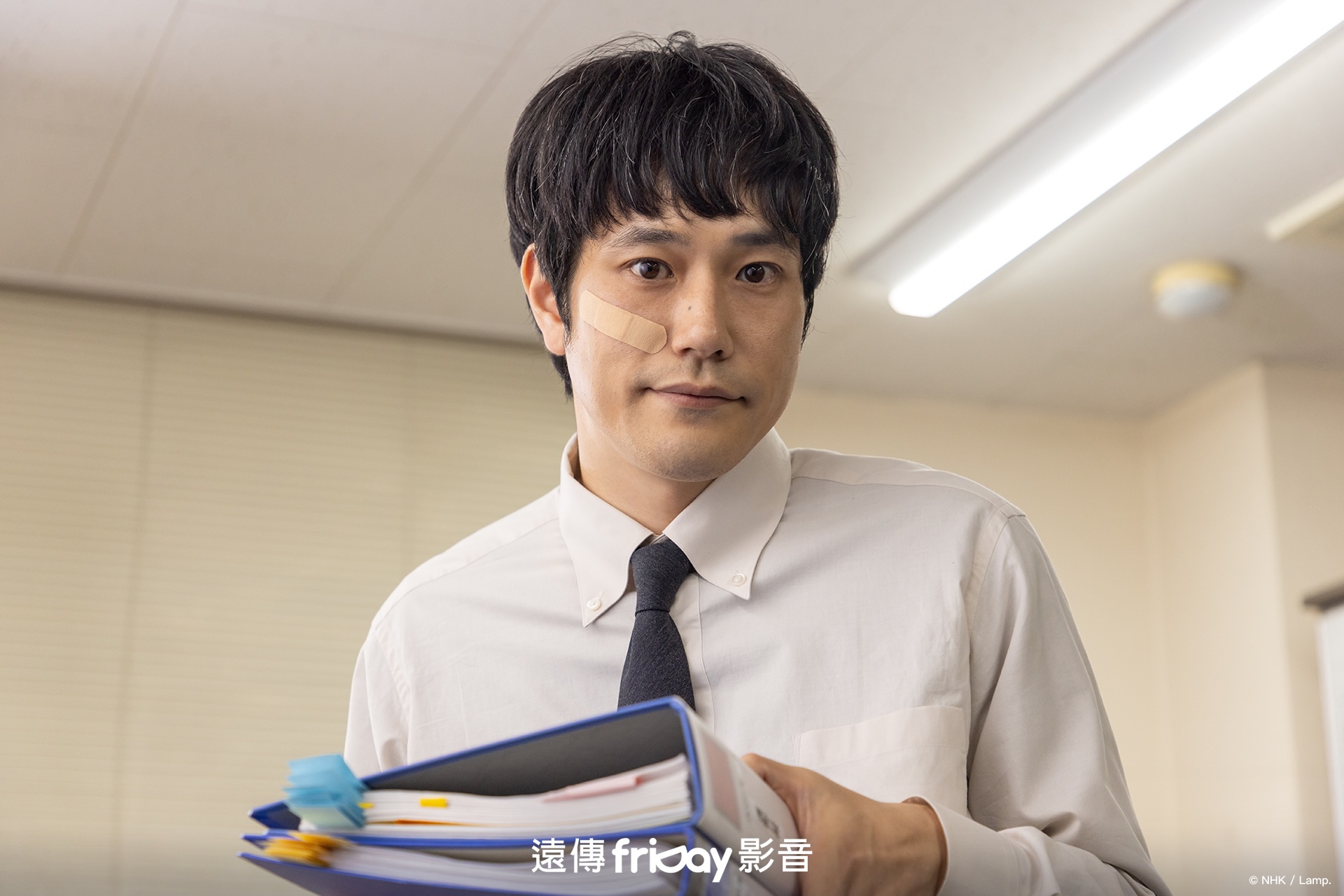 松山研一在《搖擺法庭》中飾演患有發展障礙的法官。（圖／friDay影音提供）