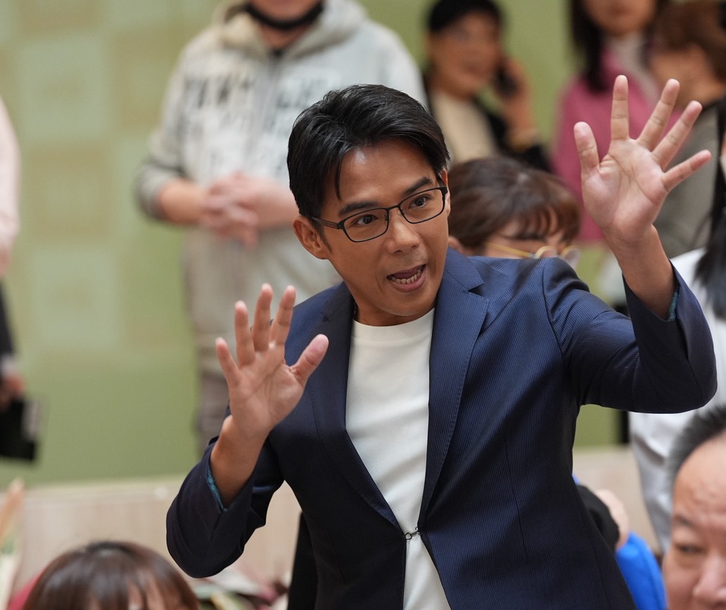 陳子強記者會受訪時提早先離場趕工作。（圖／記者陳明中攝）