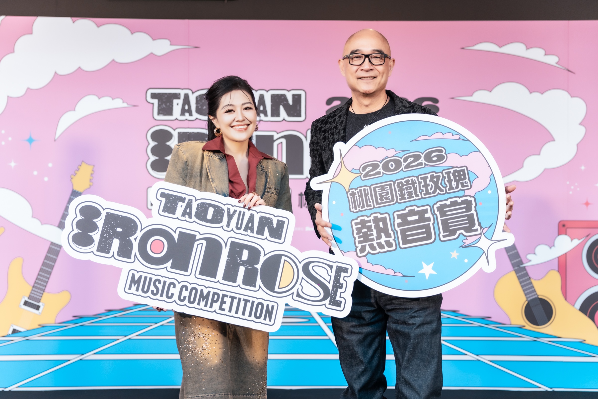 「鐵玫瑰熱音賞」活動評審總召王治平(右)找來姑慕‧巴紹站台。(圖/ 新視紀整合行銷提供)