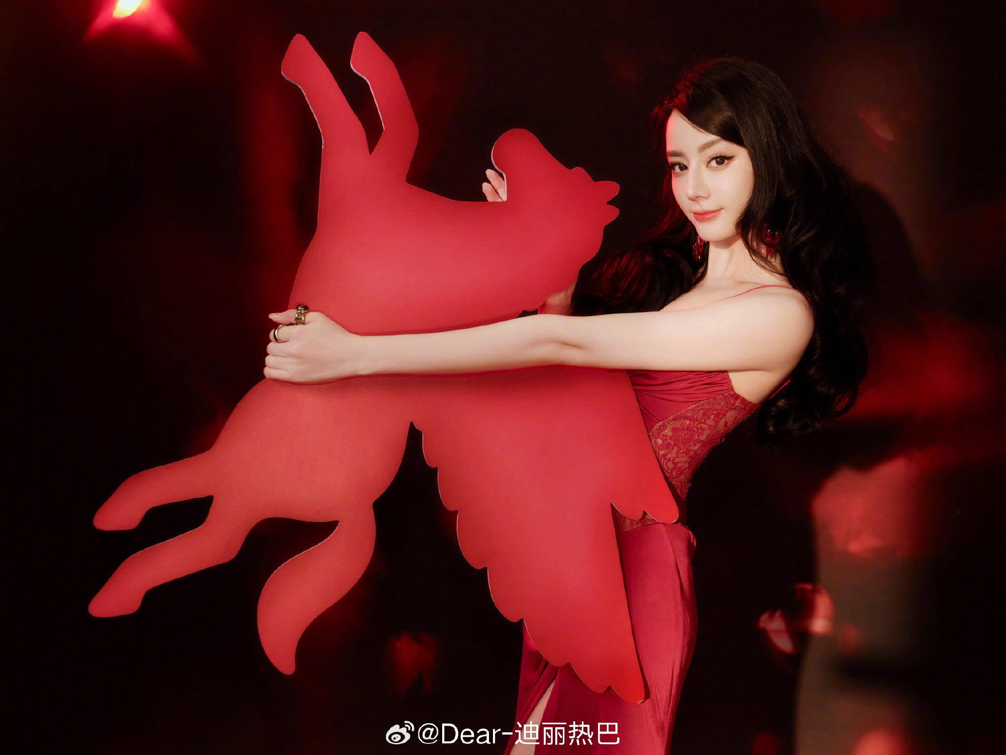 迪麗熱巴社群報平安。（圖／翻攝自迪麗熱巴微博）