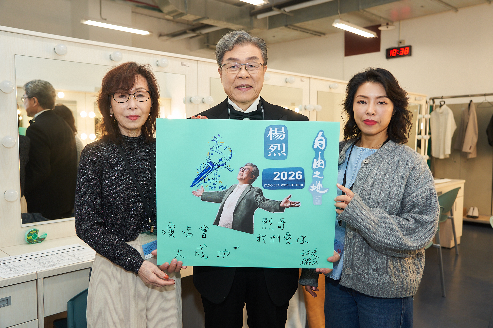 楊烈（中）妻女都到場支持。（圖／印太戰略智庫提供）