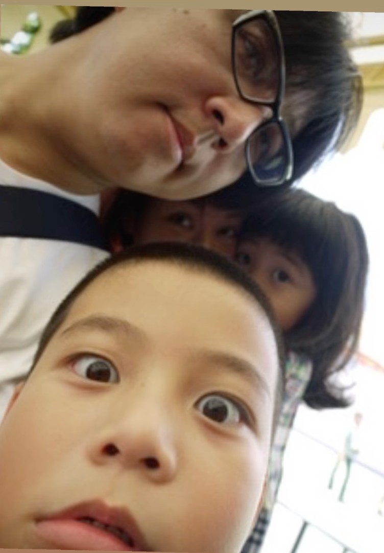 陸元琪分享過往一家四口合照。（圖／翻攝陸元琪臉書）