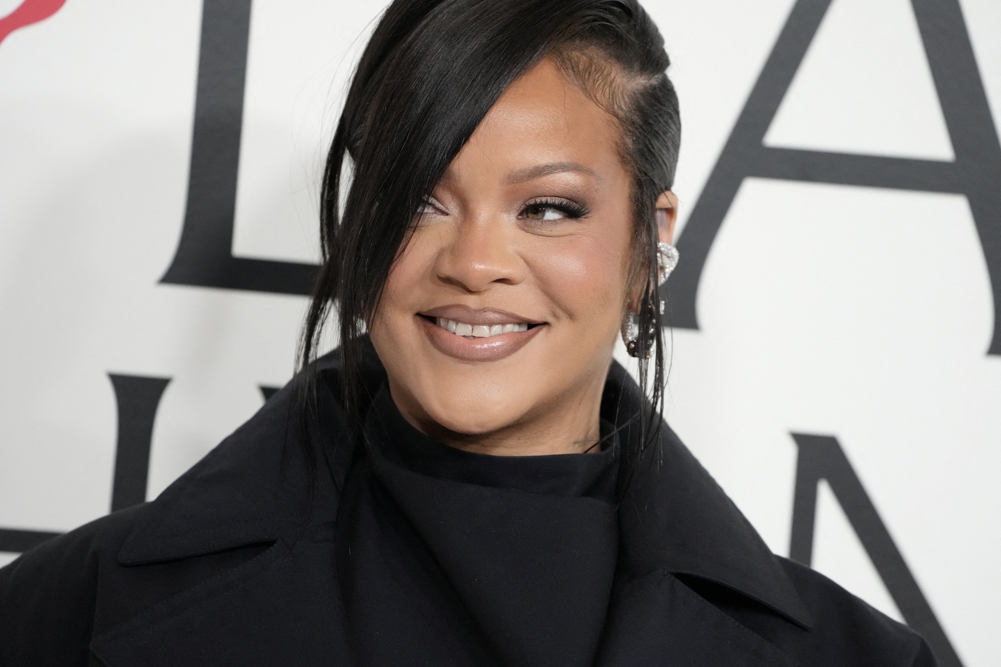 蕾哈娜在洛杉磯的豪宅遭人連開10槍，當時她本人正在屋內。（圖／達志提供）