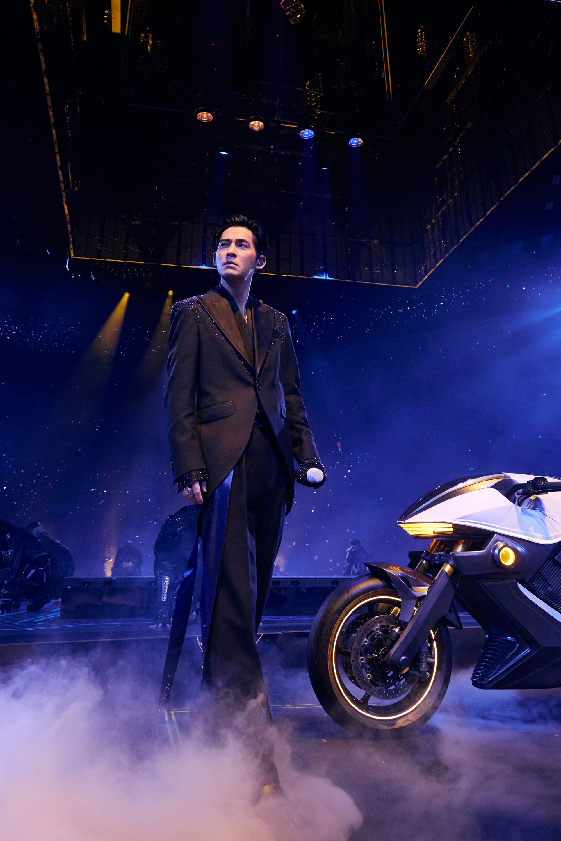 近年以戲劇演出展露鋒芒的周渝民以細膩演出詮釋經典歌曲。（圖／相信音樂提供）