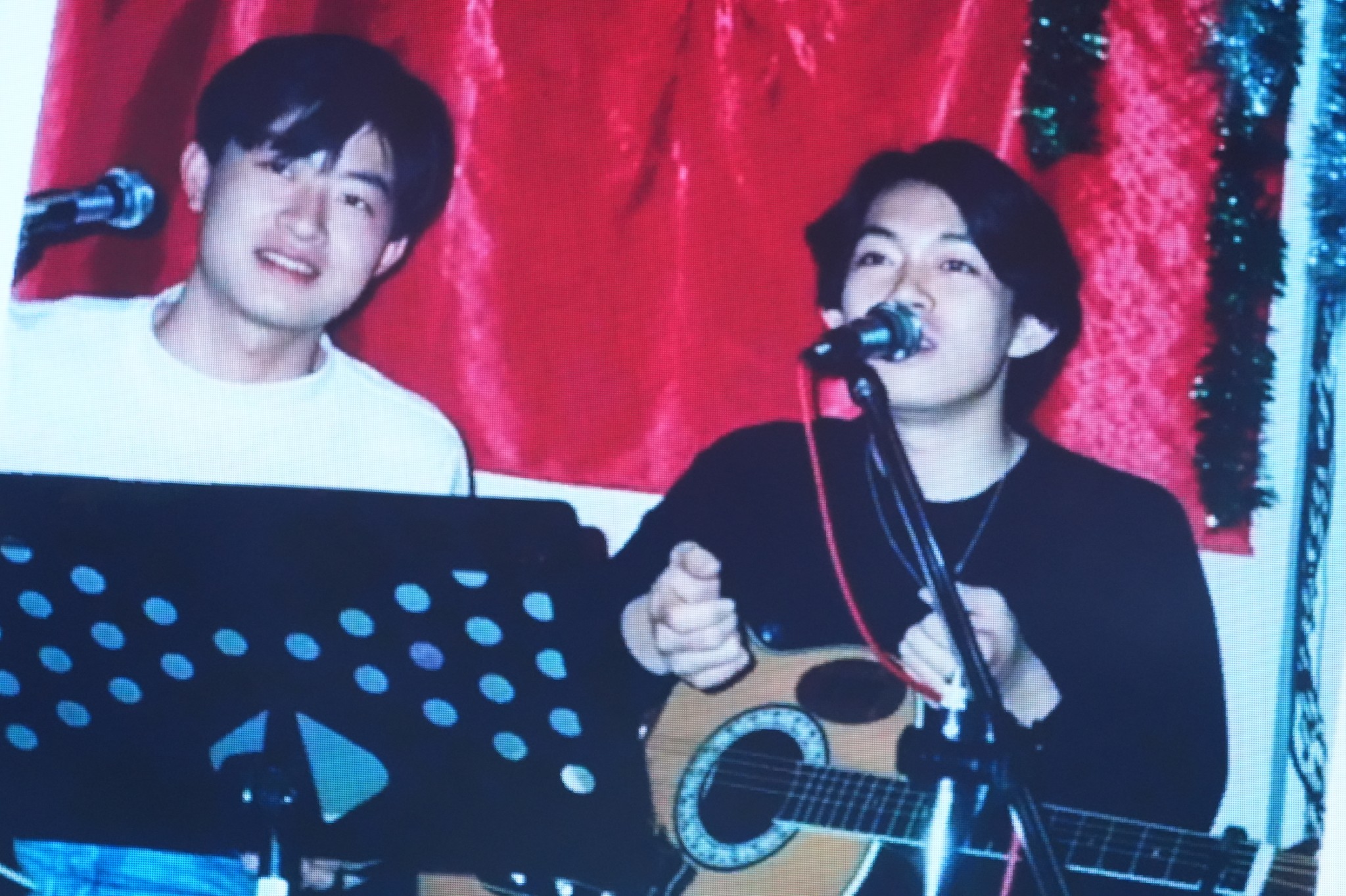 游鴻明（左）和張宇年輕模樣。（圖／記者陳明中攝）