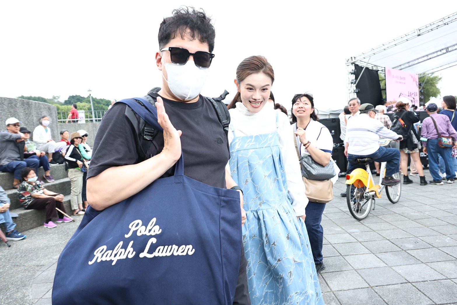 朱海君（右）唱完從頭笑到尾。（圖／娛樂中心攝）