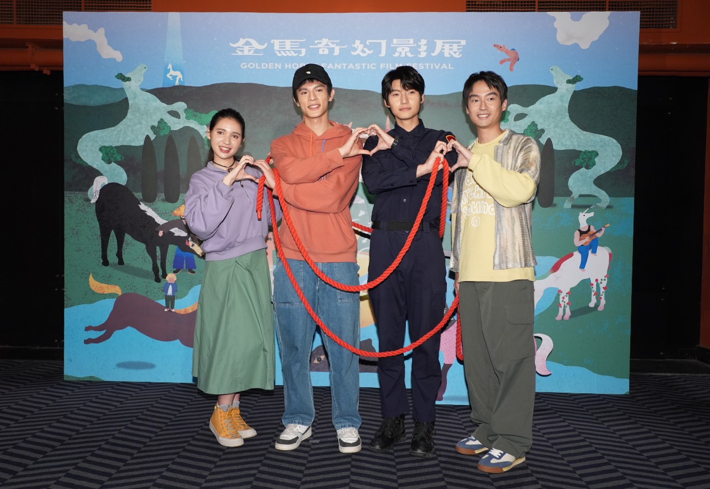 《整個世界，只有你連上了我》杜苡妮（左起）、邱以太、劉育仁、大鶴出席金馬奇幻影展首映。（圖／記者陳明中攝）