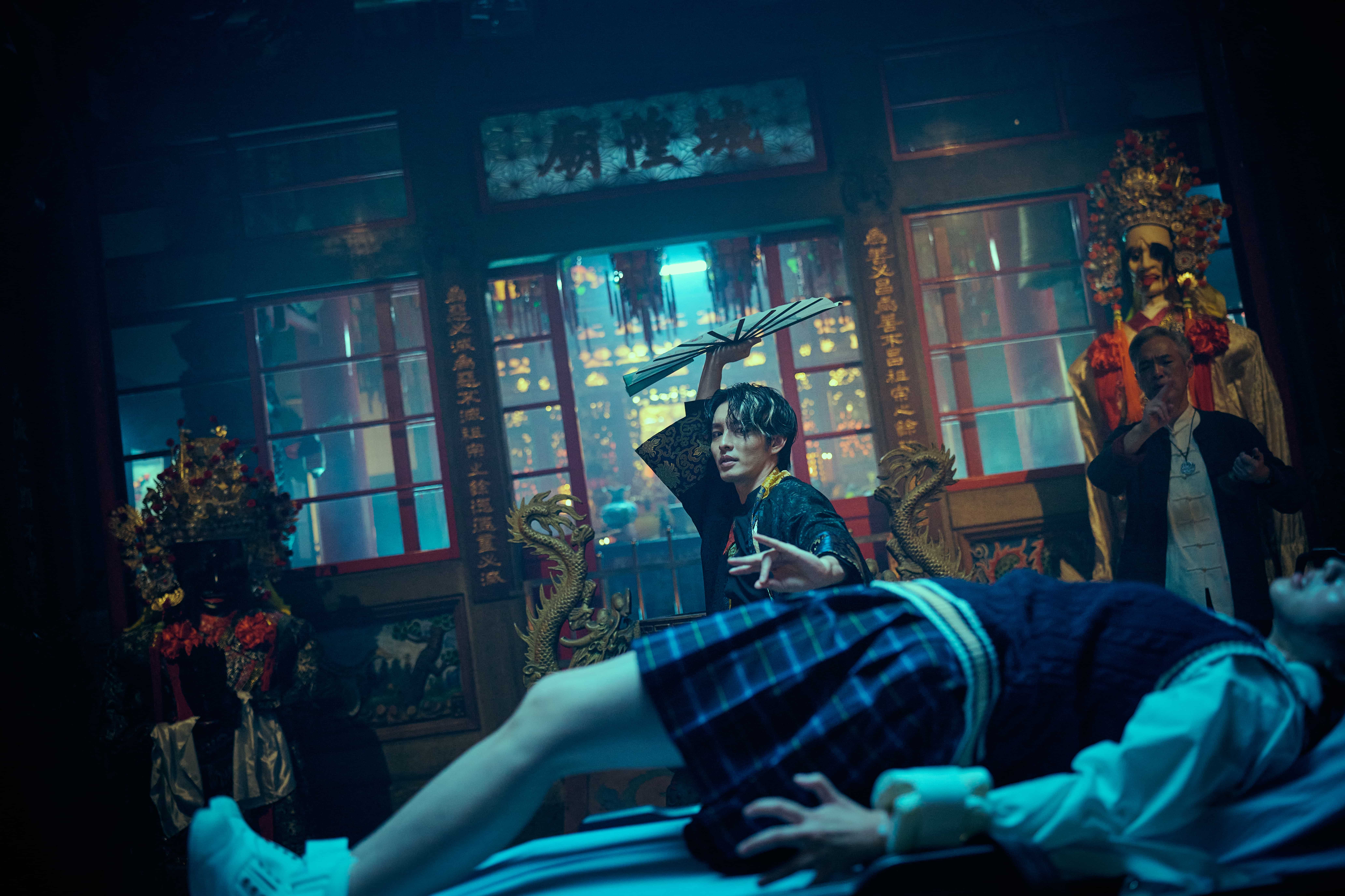 曹佑寧自嘲是「肢障」，為了拍《祭弒》半夜上頂樓苦練驅魔舞步。（圖／威視提供）