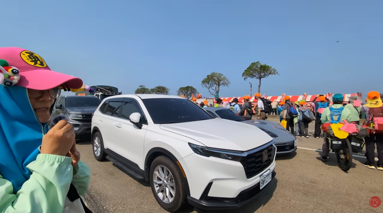 女信徒分享白沙屯媽祖的神蹟。（圖／翻攝自白沙屯媽祖網路電視台YouTube）