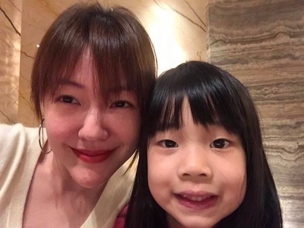 小S分享女兒許老三的貼心舉動，讓她既感動又驚恐。（圖／翻攝自小S IG）