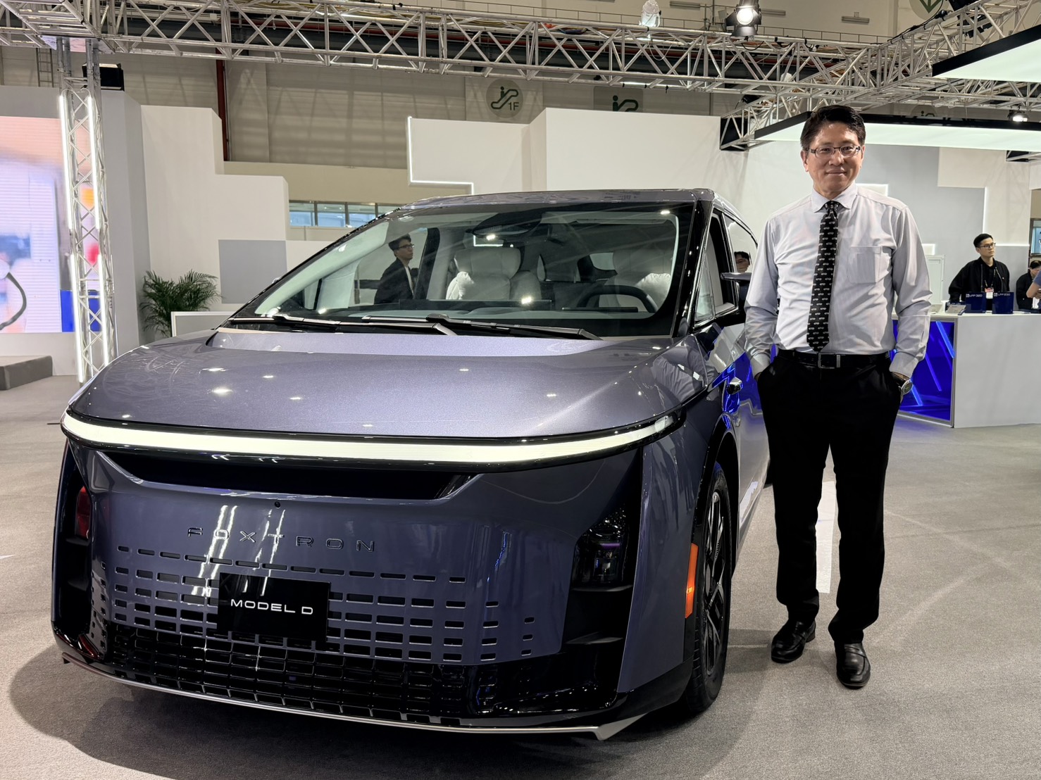 鴻海發言人巫俊毅在 2026 車用電子展上，談及鴻海 AI 發展歷程。