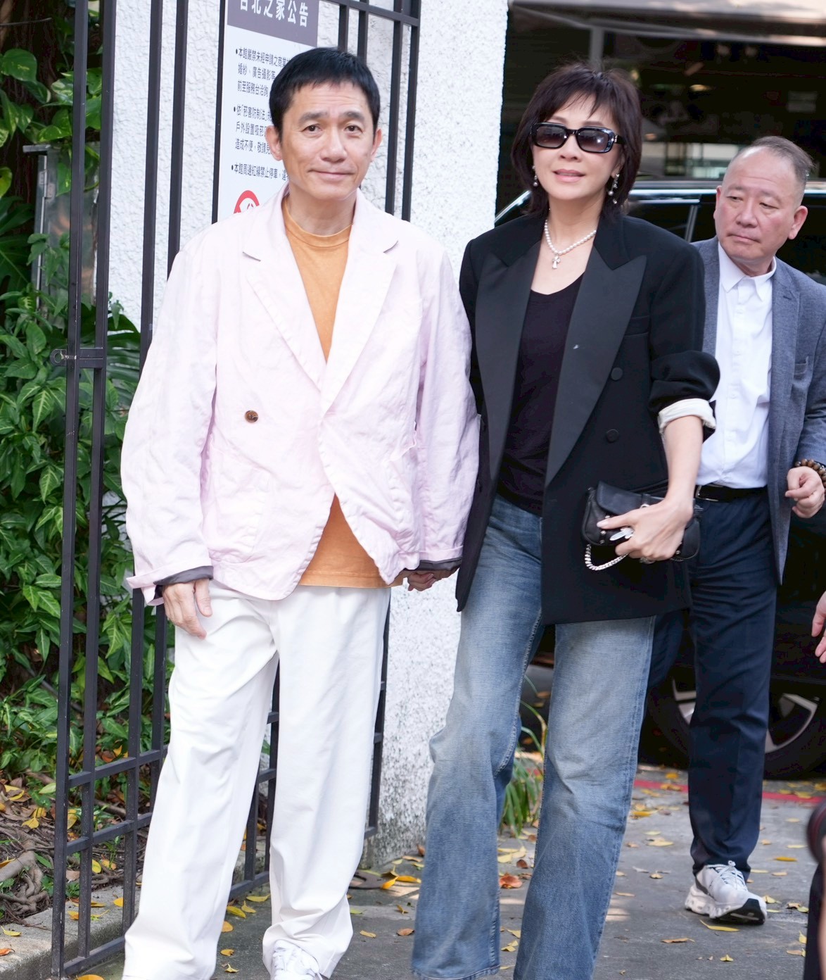 梁朝偉來台兩天的行程，都可以看見愛妻劉嘉玲陪同現身。（圖／記者許方正攝）