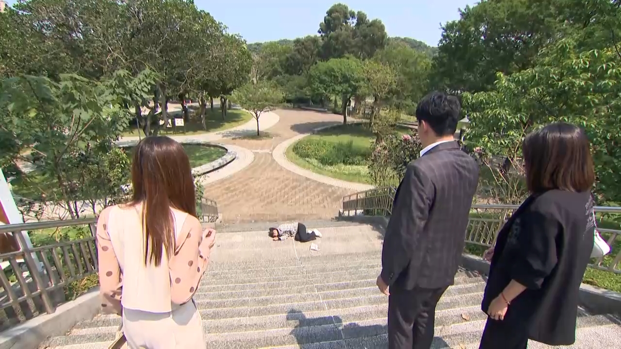 林萱瑜在《百味人生》中飾演的千金「楊恩曦」失足墜樓梯。（圖／三立提供）