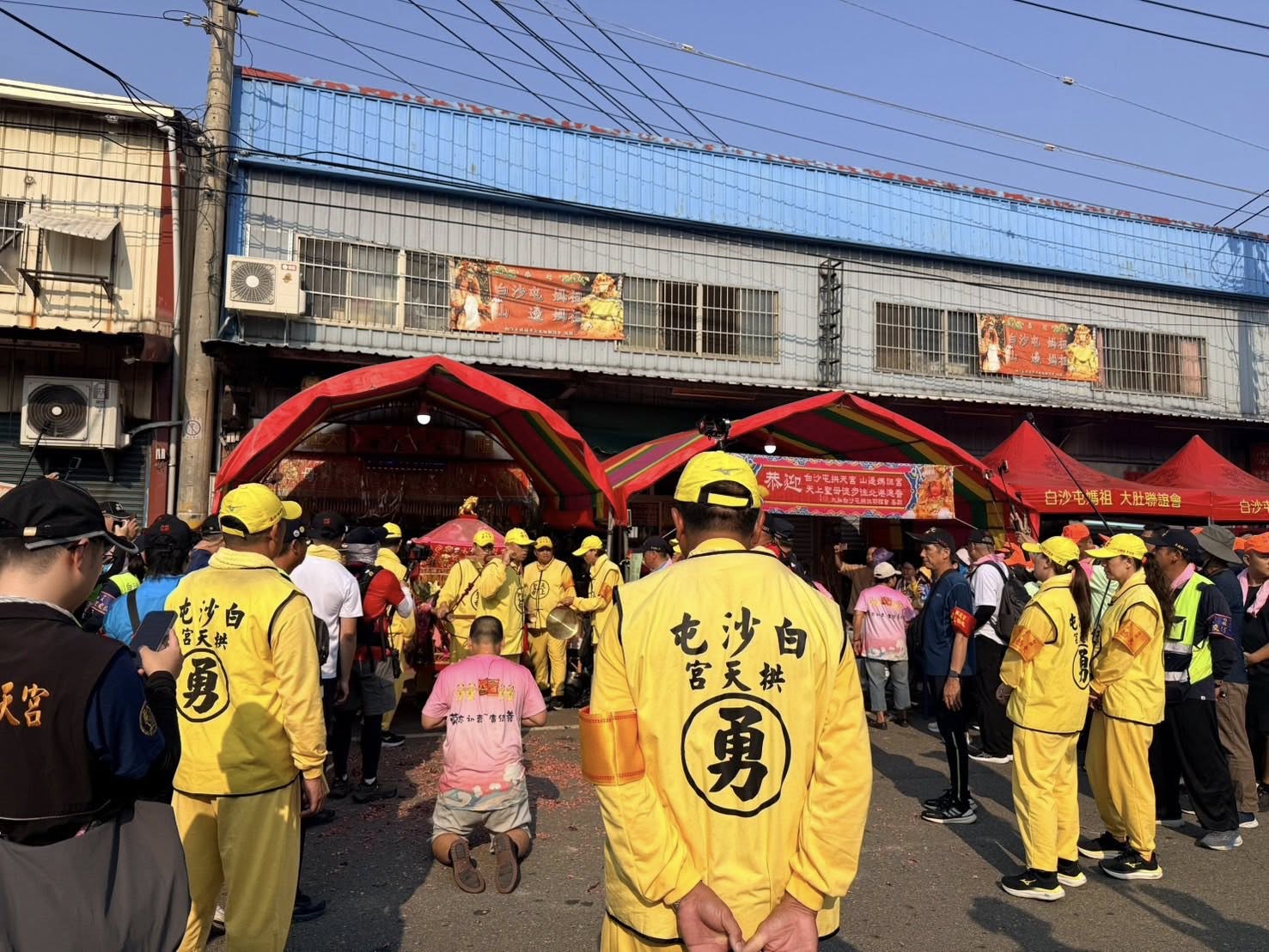 白沙屯媽祖遶境進香因為人數眾多，衍生不少亂象。（圖／翻攝自白沙屯拱天宮﻿臉書）