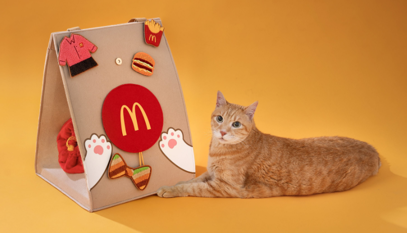 麥當勞開賣限量超萌貓袋周邊。（圖／麥當勞官網）