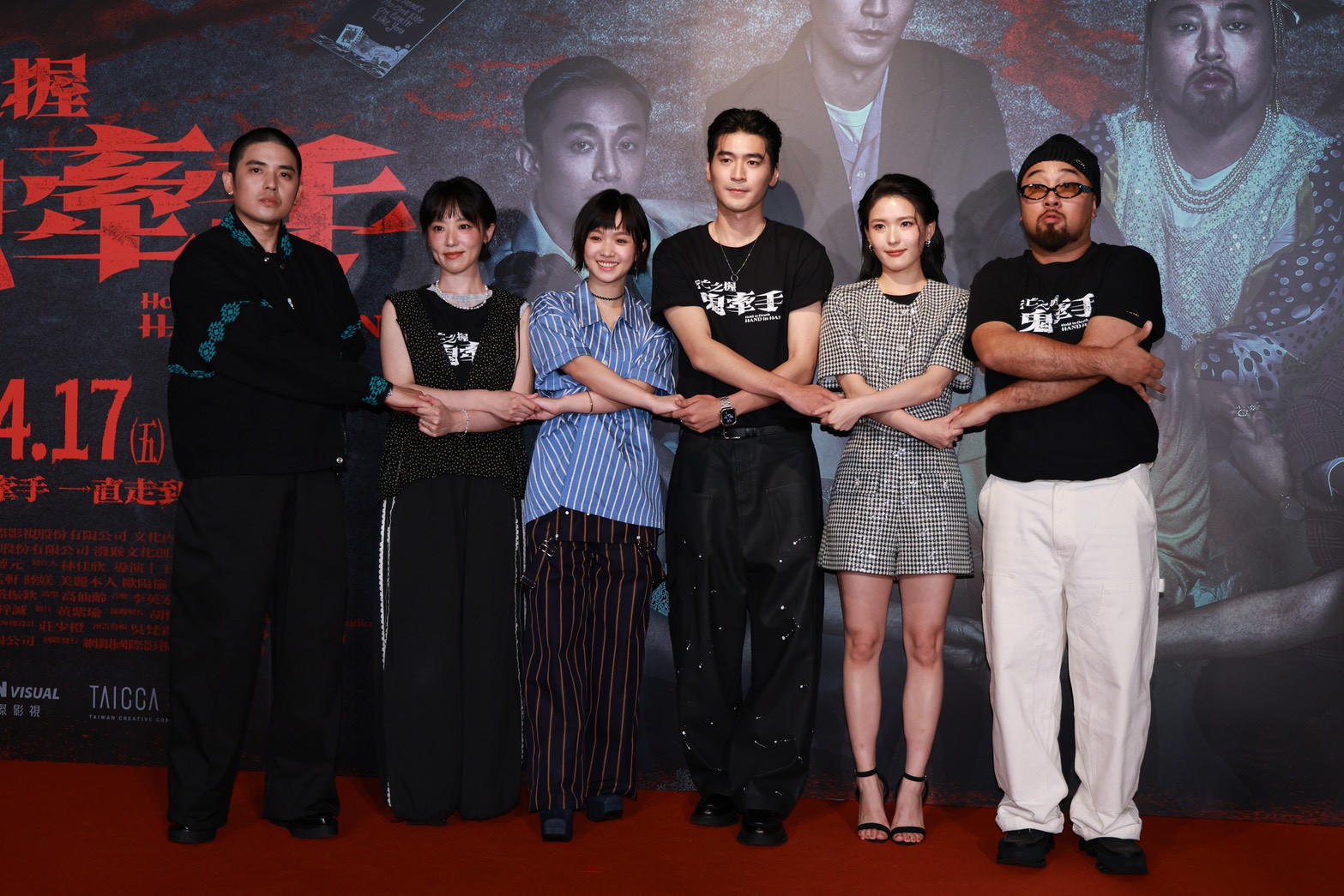 歐陽倫（左起）、林子熙、嚴正嵐、涂善存、睦媄、美麗本人出席恐怖片《死亡之握：鬼牽手》首映。（圖／攝影組）