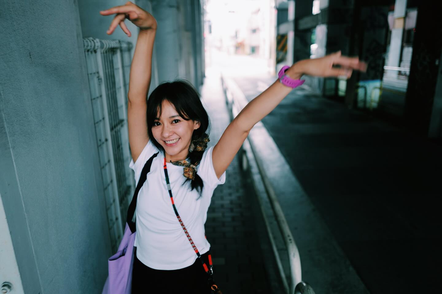 陳意涵被直擊回歸片場,飾演自助餐的打菜店員。(圖/翻攝自陳意涵 YiHan Chen臉書)