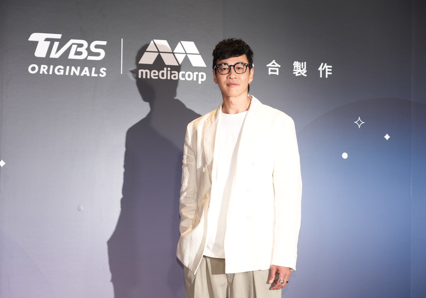 金獎導演何潤東時隔多年重回執導崗位，坦言為《對你心動的預言》籌備兩年，甚至曾推掉無數代言機會，他感性分享，希望透過這部戲呈現「帶有代價的真實愛情」，並表示現階段將專注於導戲。（圖／記者陳明中攝）