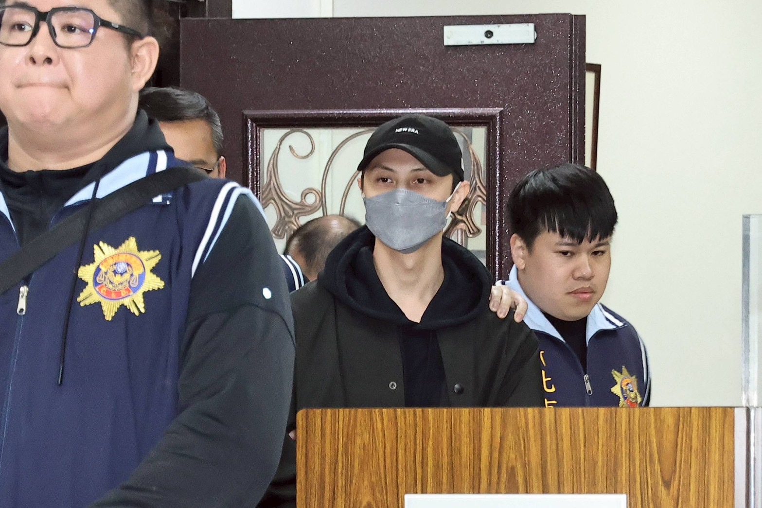 王子涉嫌閃兵遭上銬拘提。（圖／娛樂中心）