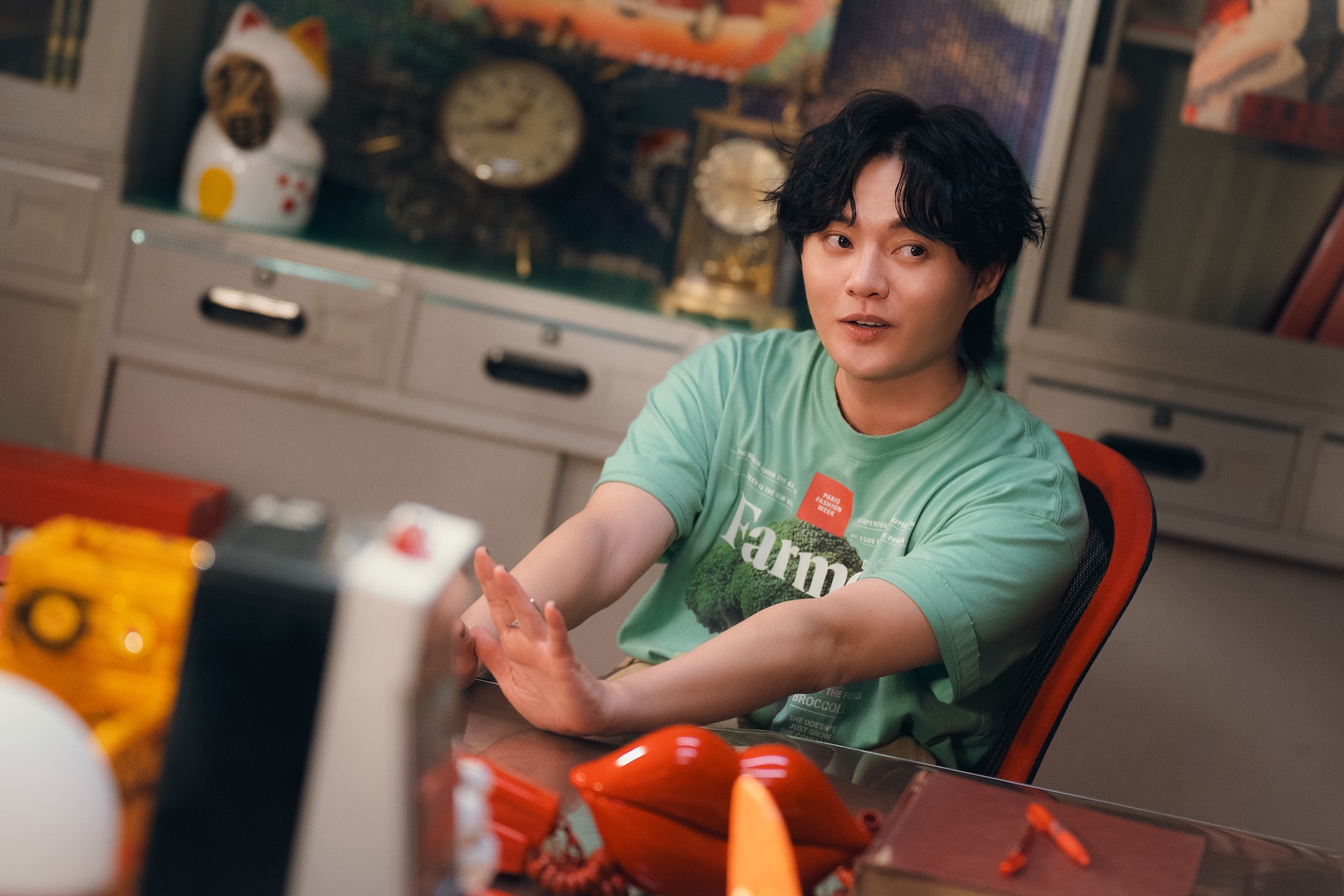 迸出台語復古浪漫新風味！許富凱直呼：與年輕樂團合作，整個人young起來。（圖／何樂音樂提供）