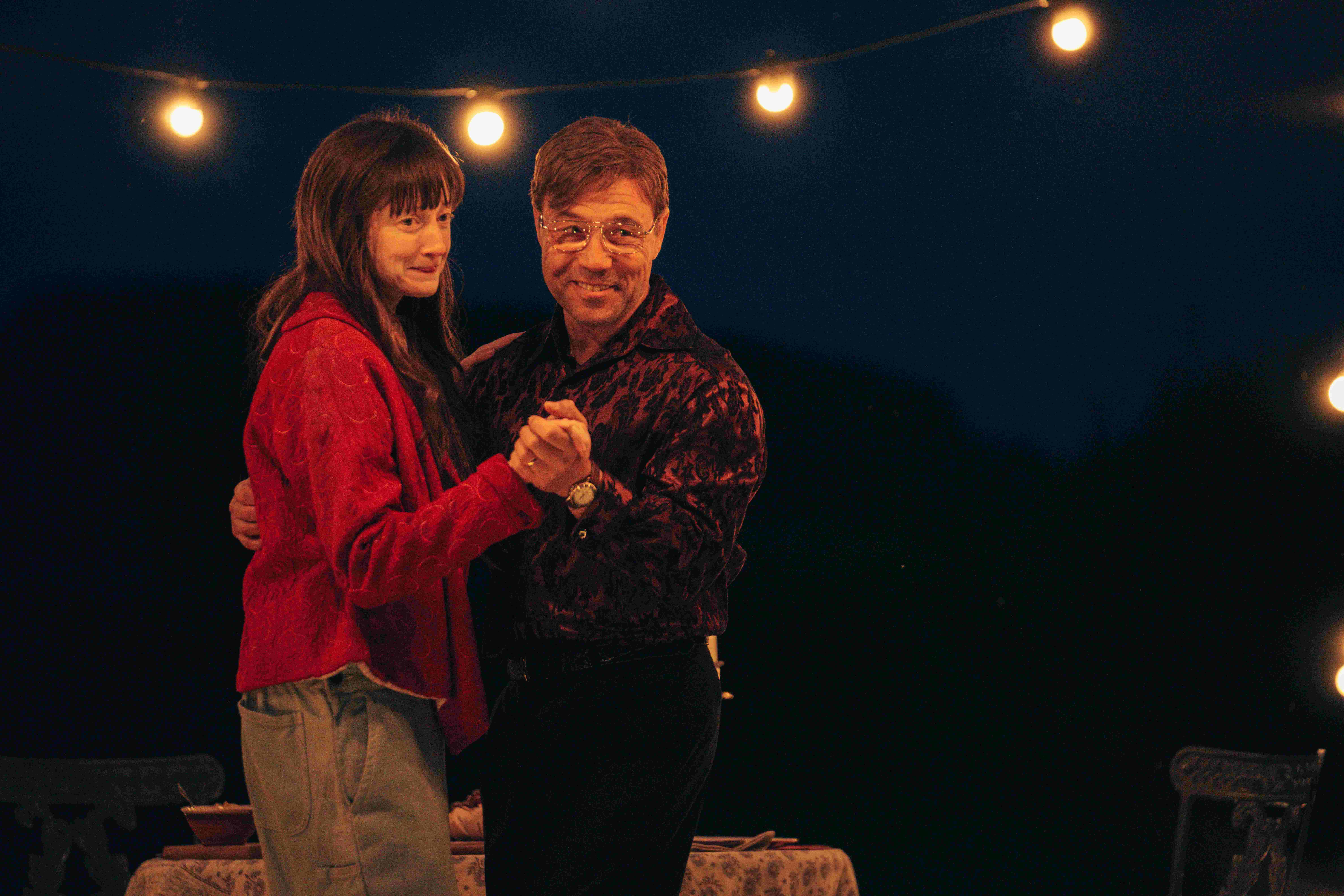 史蒂芬葛拉翰、安德麗亞瑞斯波羅格在《你最乖》中飾演溫柔又令人戰慄的完美父母。（圖／CATCHPLAY 提供）