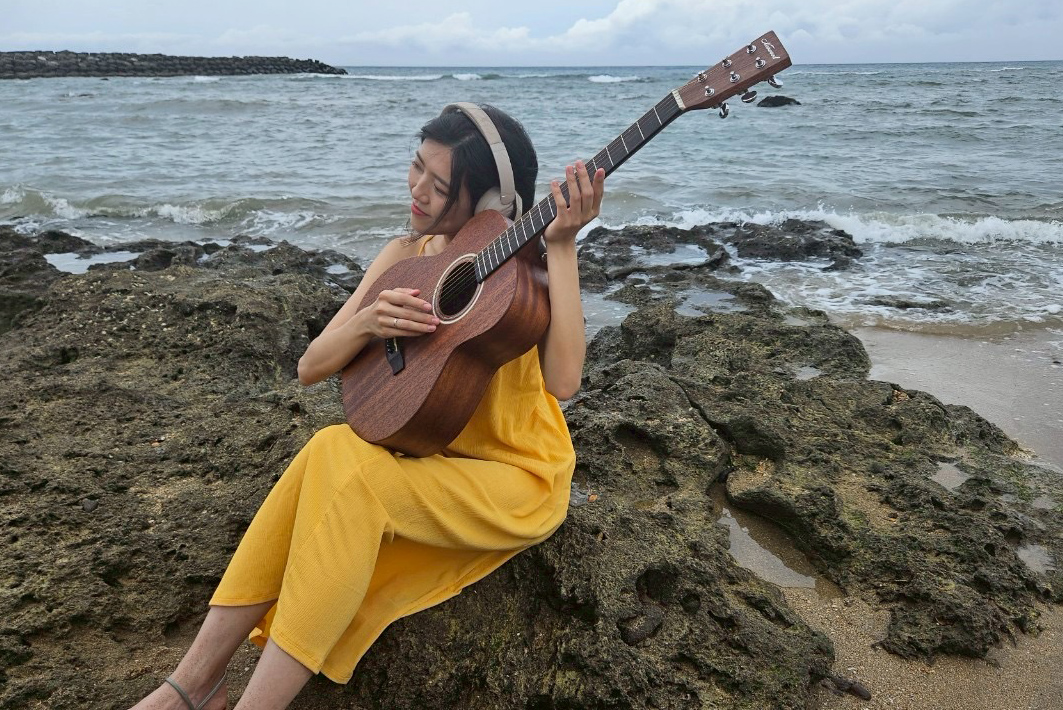 林希子拍MV遇颱風，直接殺北海岸淺水灣淋到全濕照拍超拚。（圖／iSHOW愛秀演藝提供）