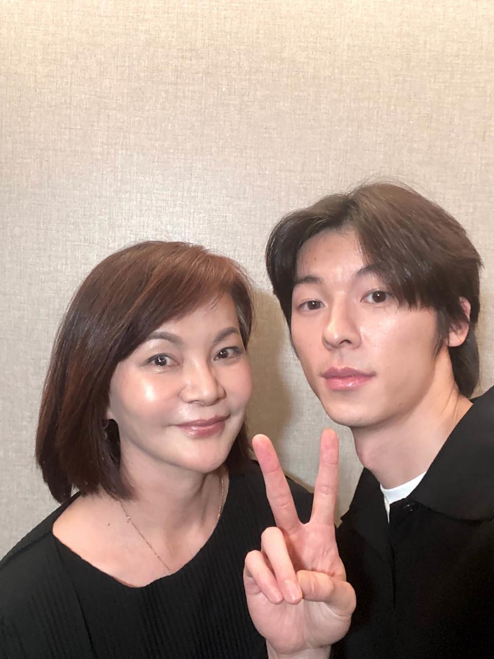 周子瑜媽媽黃燕玲跟許光漢的自拍，一度被網友解讀為「見女友家長」。（圖／翻攝自黃燕玲IG）