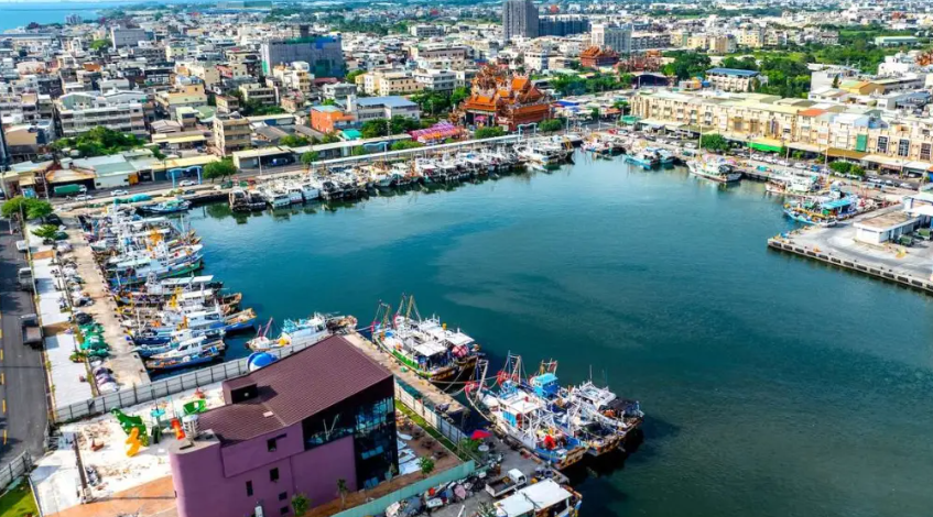 高雄市觀光局推「海線潮旅行」補助。(圖/高雄市觀光局提供)