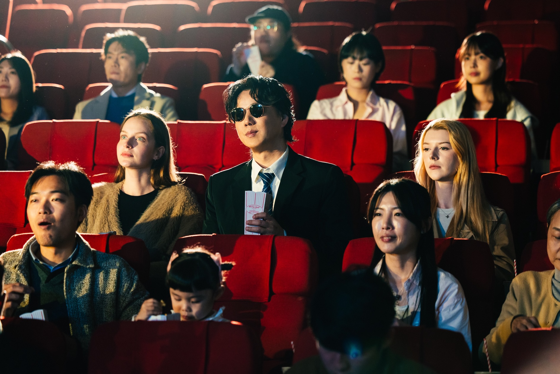 蕭煌奇分享腦內電影世界，更回憶兒時露天戲院 難忘板凳與燒酒螺香氣。（圖／華納音樂提供）