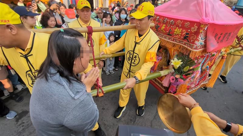 台中一名林姓婦人失蹤多日，媳婦向白沙屯媽祖祈求，結果順利找到遺體。（圖／翻攝自白沙屯媽祖網路電視台YouTube）