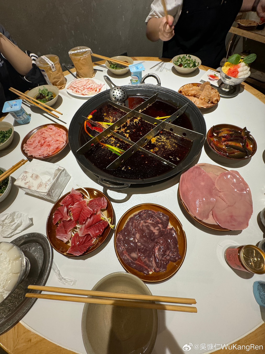 吳慷仁吃的麻辣火鍋。（圖／翻攝吳慷仁微博）