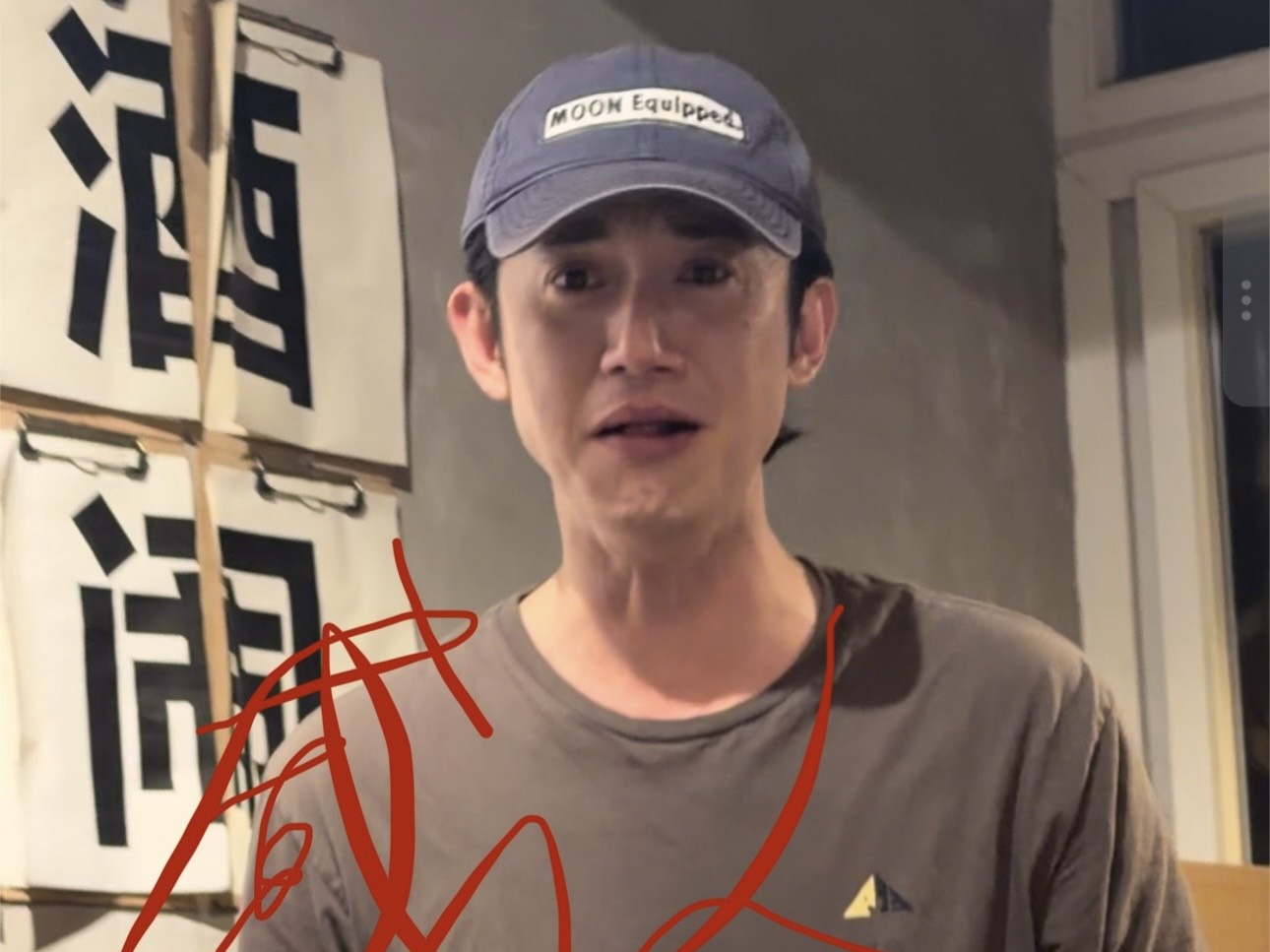 吳慷仁吃辣吃到哭。（圖／翻攝吳慷仁微博）