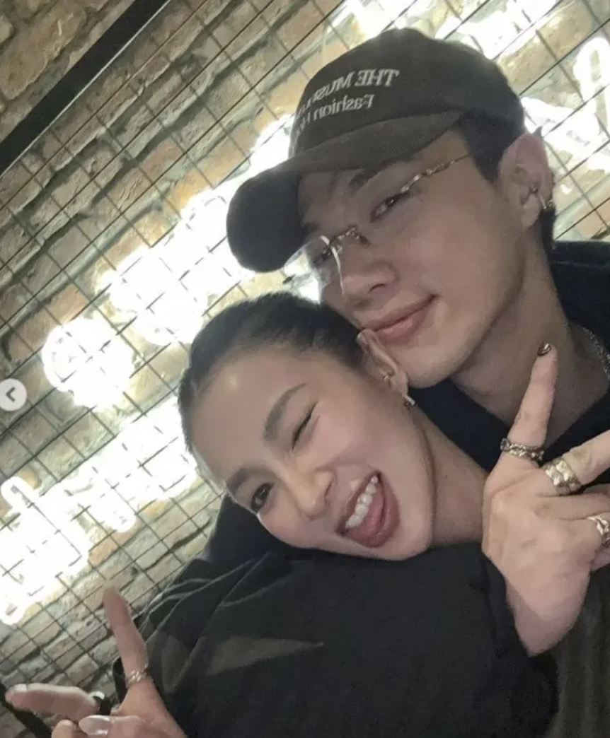 ØZI和女友感情甜蜜。（圖／翻攝ØZI IG）