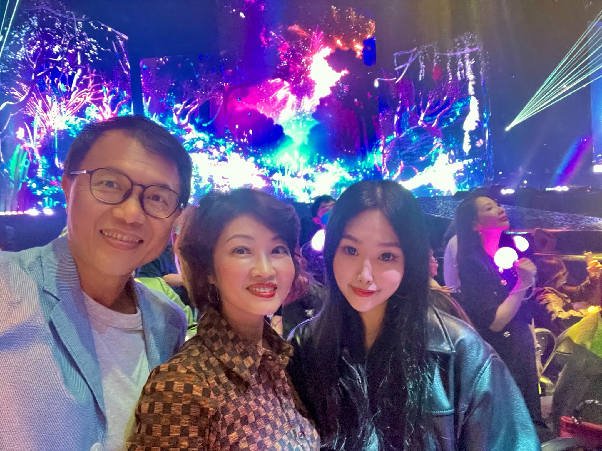 吳中純（中）一家人去年也去看丁噹演唱會。（圖／翻攝吳中純臉書）