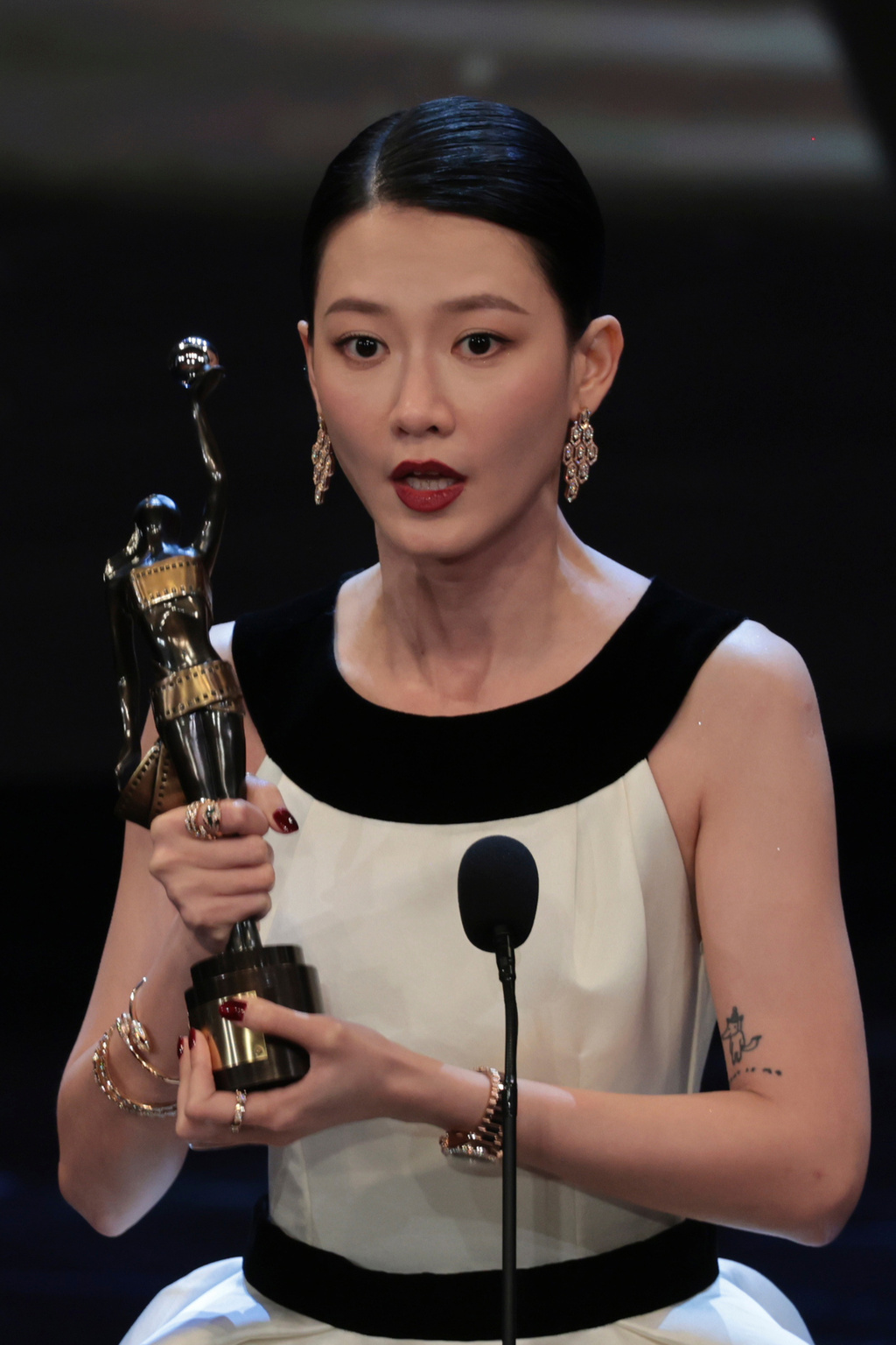 廖子妤首次角逐影后就憑《像我這樣的愛情》打敗大前輩章子怡勇奪最佳女主角。（圖／AP/達志）