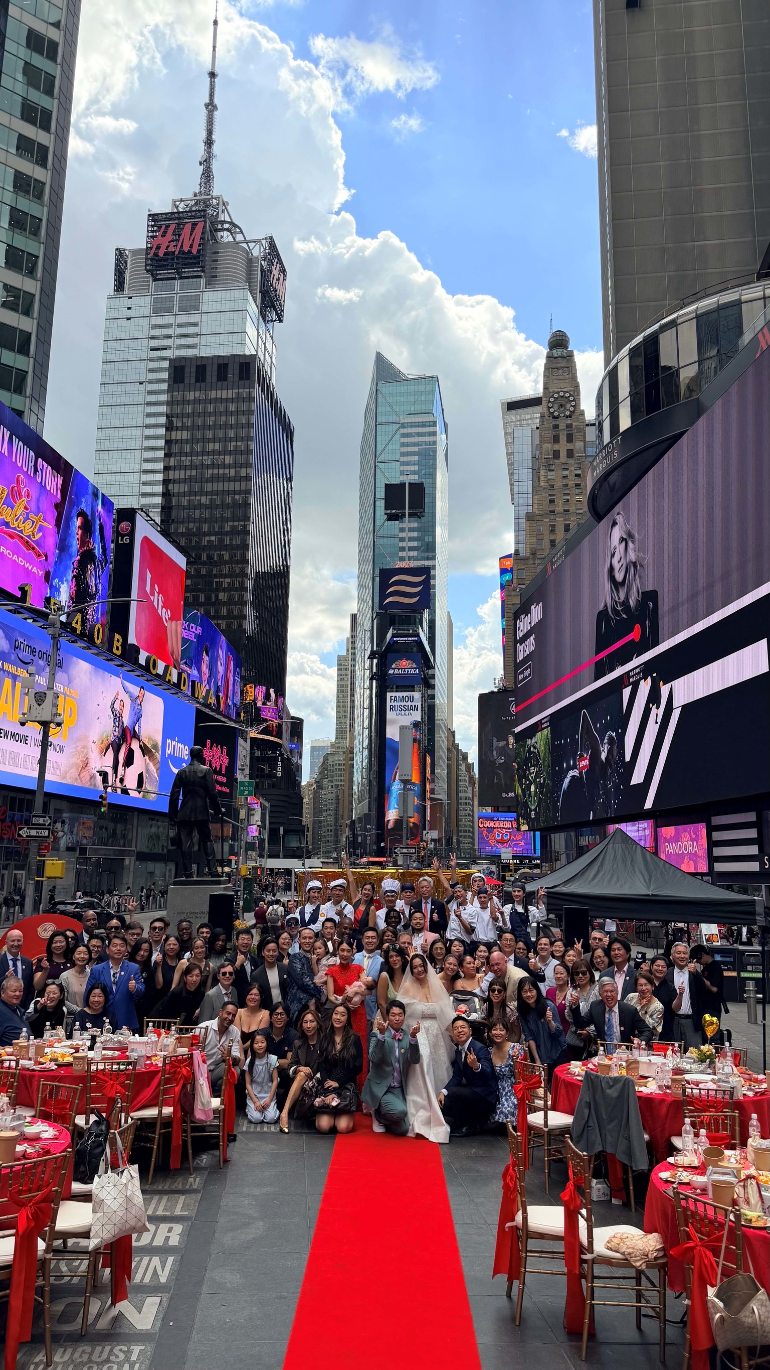 台味文化奇襲時報廣場！《請世界吃桌》前進紐約開桌創紀錄。（圖／三立提供）