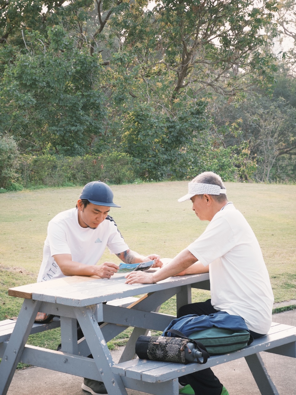 楊大正（左）盼到爸爸康復很開心。（圖／火氣音樂提供）