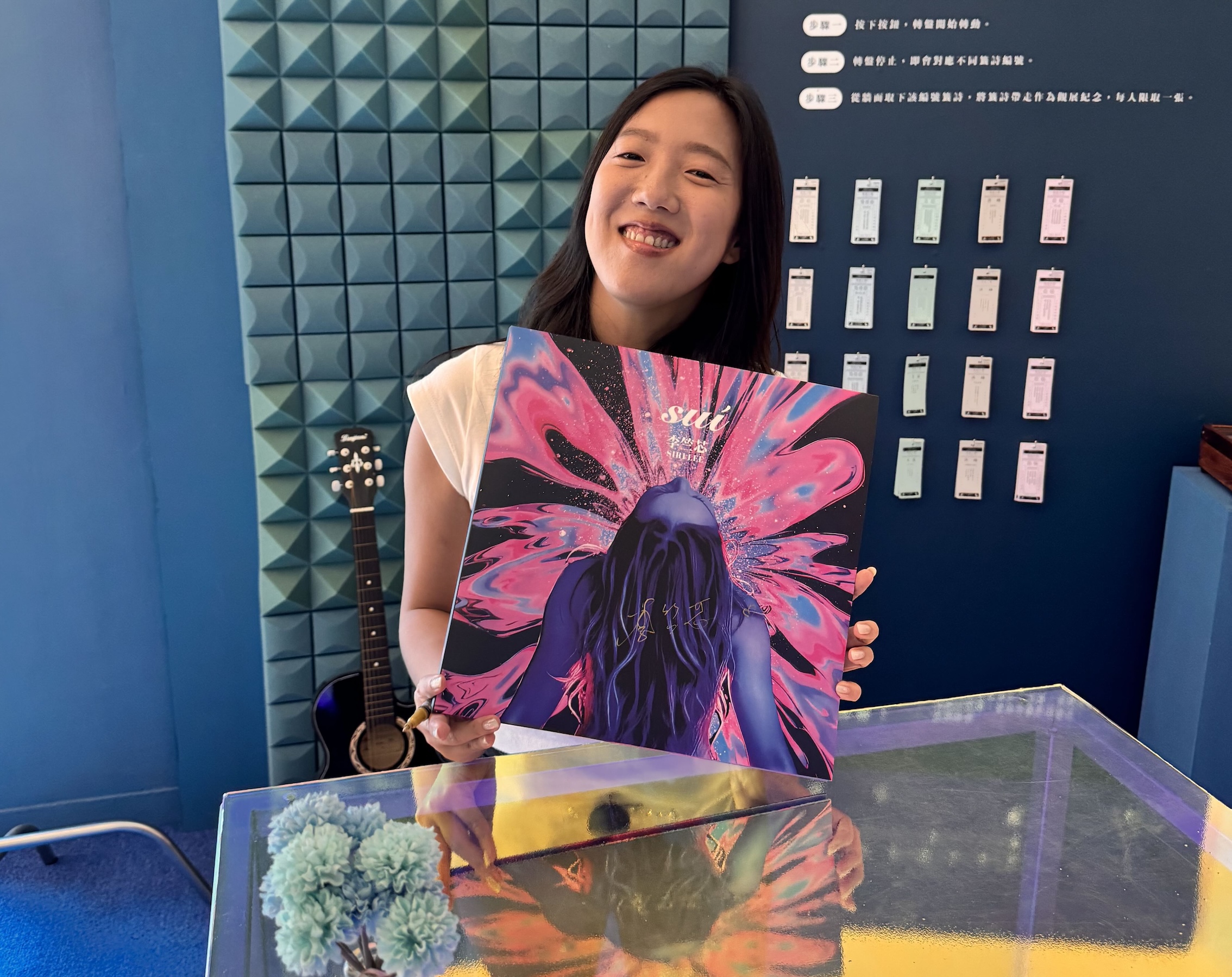 「台南女兒」李竺芯返鄉贈《Suí水》黑膠 向許石大師致敬。（圖／臺南市立圖書館提供）