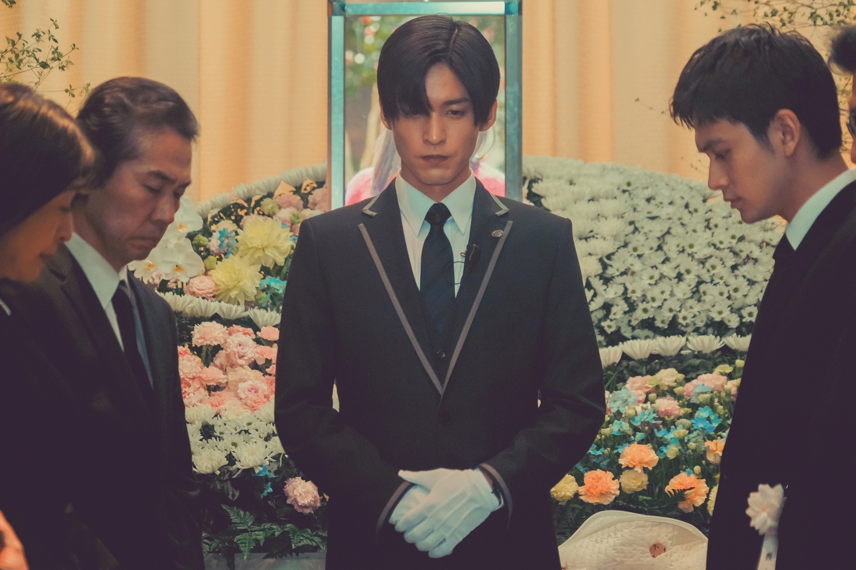 目黑蓮在《別離無恙》飾演禮儀師。（圖／車庫提供）